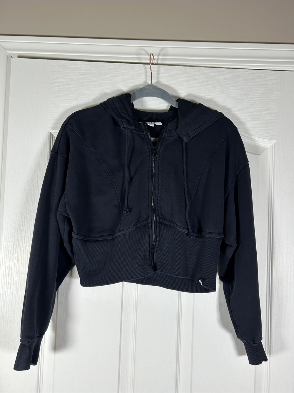 JoyLab Black Cropped Zip Hoodie size M